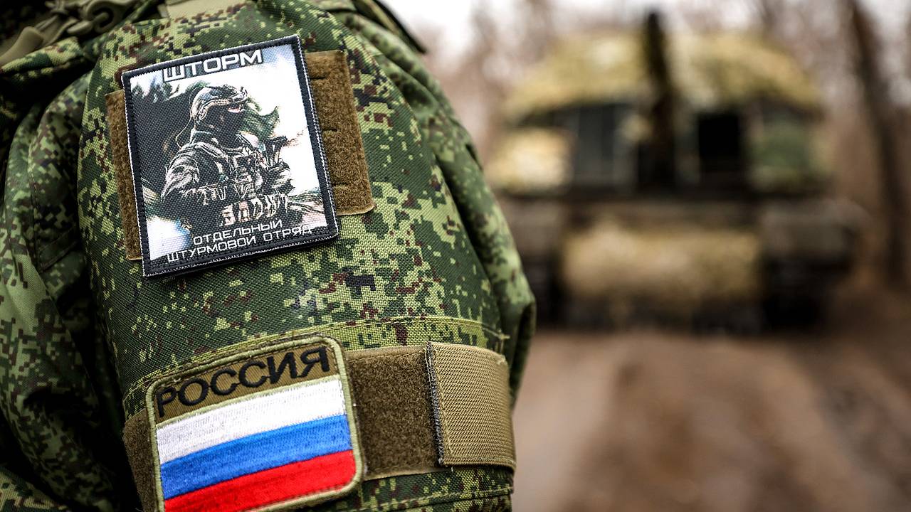 Российский военный на электромотоцикле вытащил раненого сослуживца из-под носа ВСУ