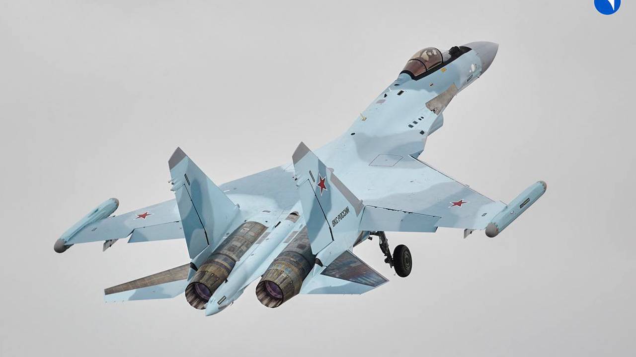 В США рассказали о превосходстве Су-35 над F-35