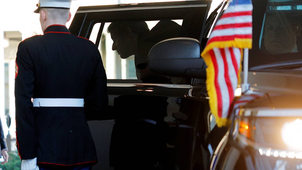 Трамп не вышел встречать Макрона у Белого дома