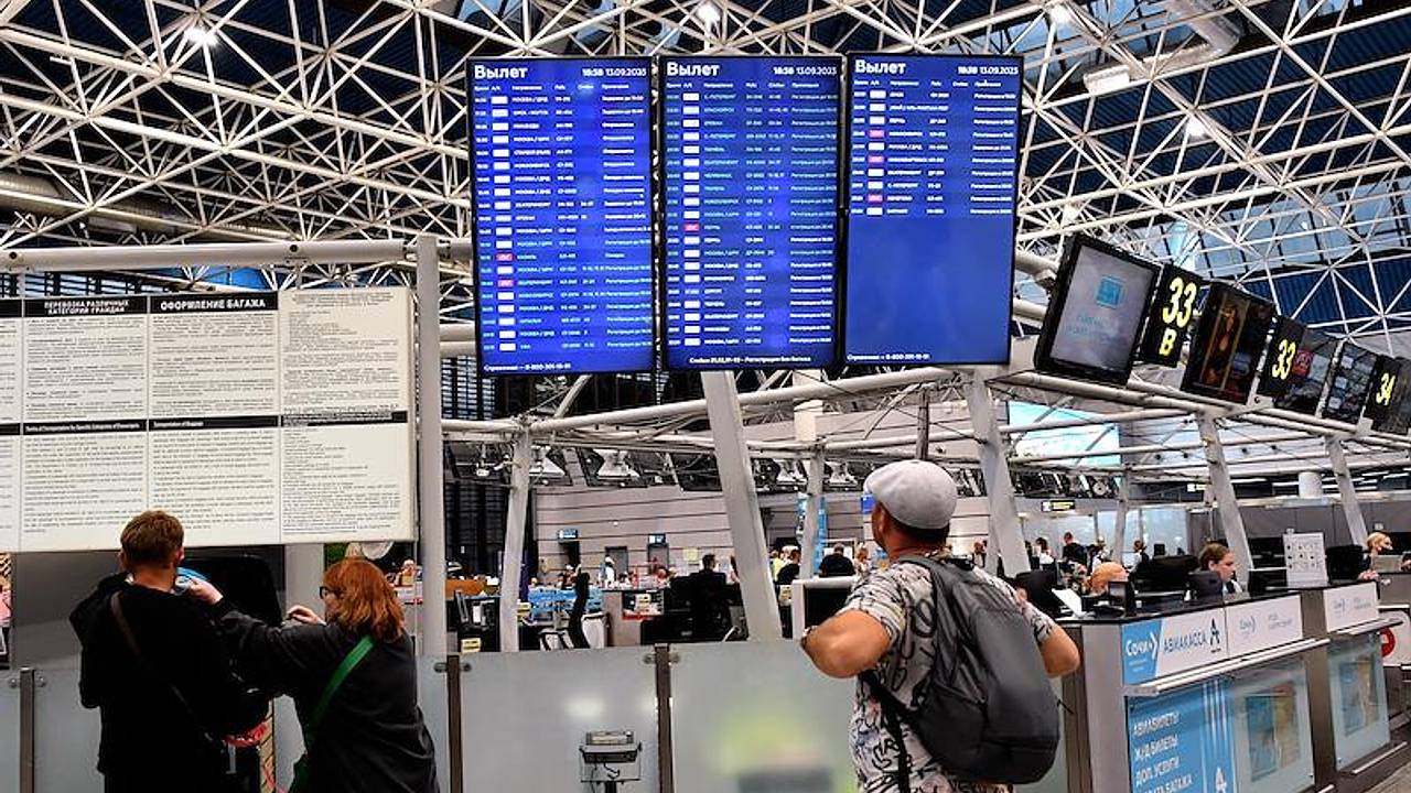 Аэропорт Сочи перешел в режим работы по фактической погоде