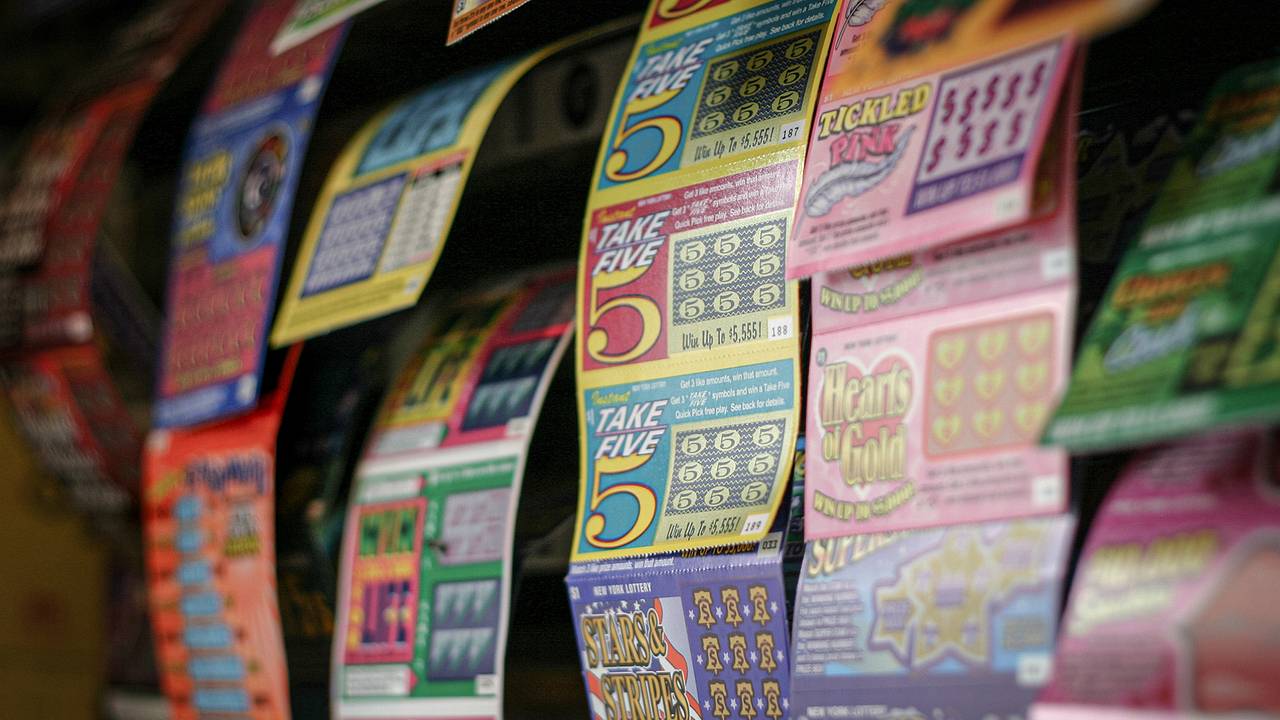 Бездомные купили лотерейный билет на украденные деньги и выиграли 46 миллионов рублей