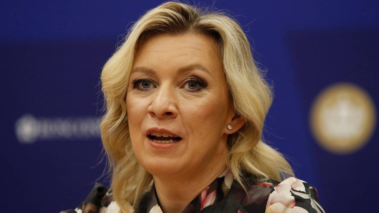 Захарова обвинила Зеленского в возрождении Гитлера