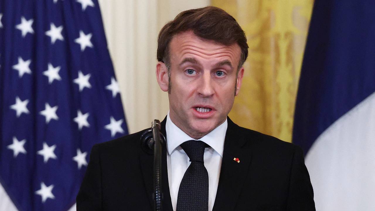 Макрон заявил о хороших причинах для возобновления диалога с Путиным