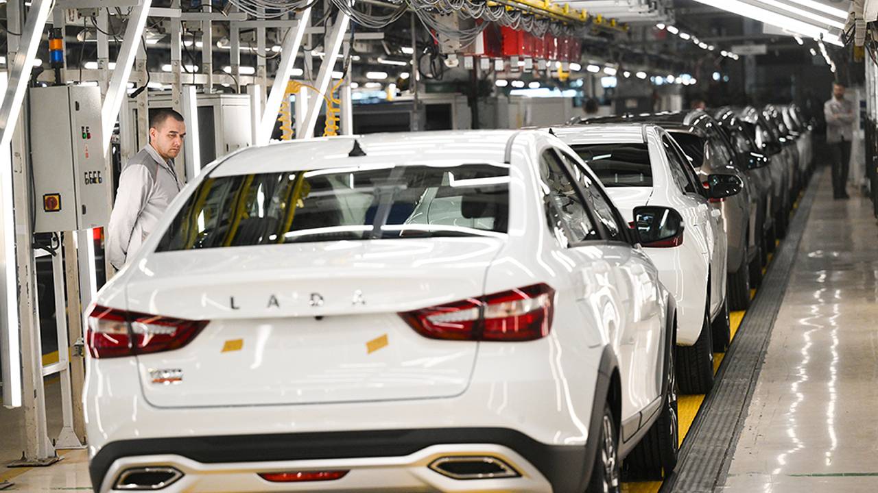 В «АвтоВАЗе» объяснили необходимость российских машин в такси