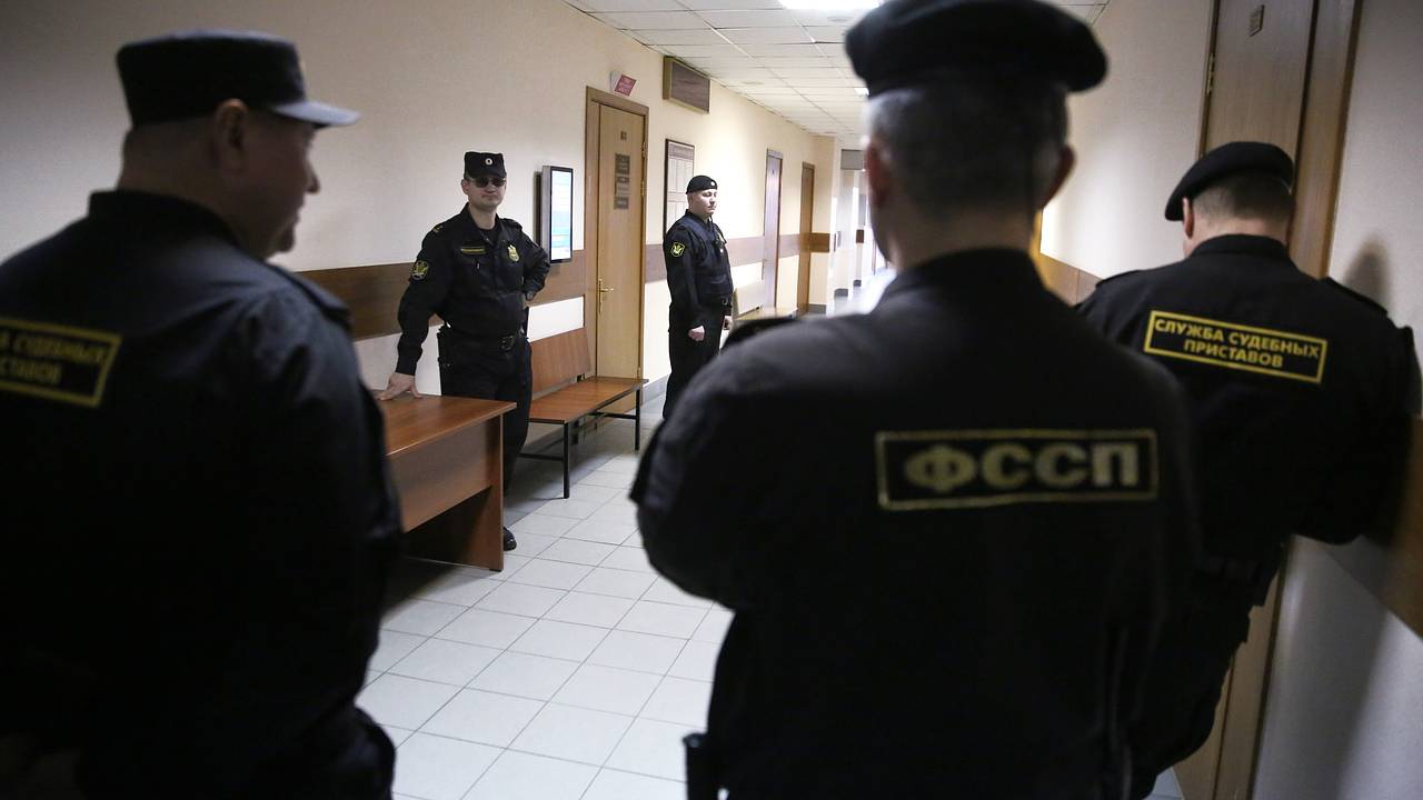 Оставившую надпись «Мир Украине» у арки Главного штаба в Петербурге арестовали