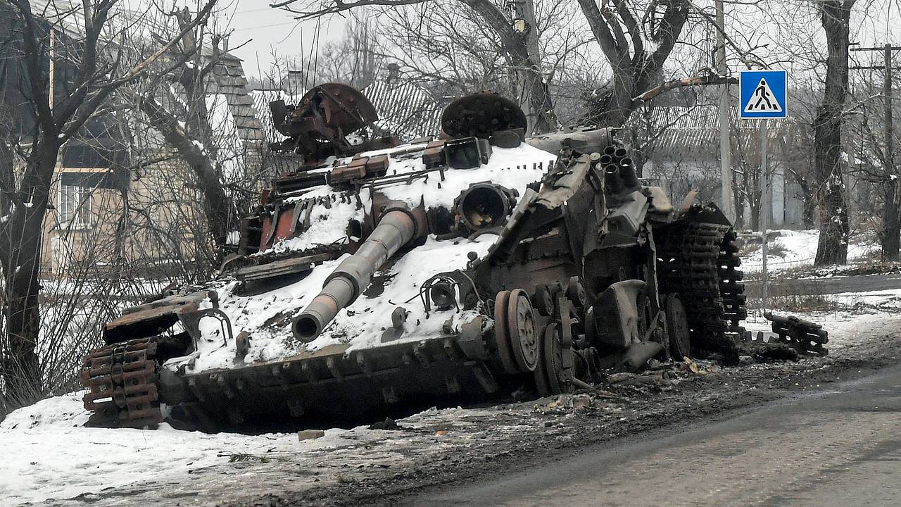 Российские операторы беспилотников показали «дорогу смерти» с Украины в Суджу. Она завалена выжженной техникой ВСУ