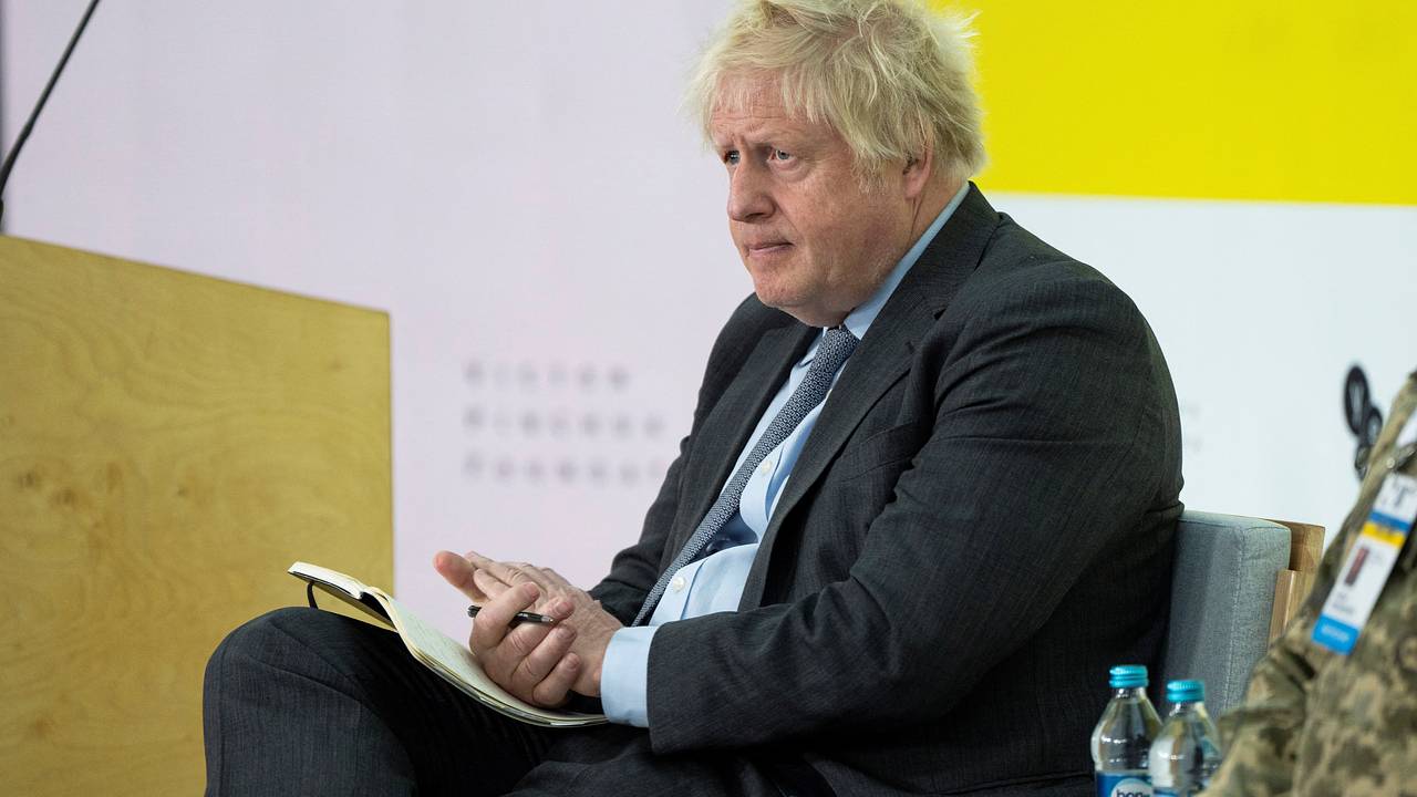 Борис Джонсон призвал Украину согласиться на «грабеж» США