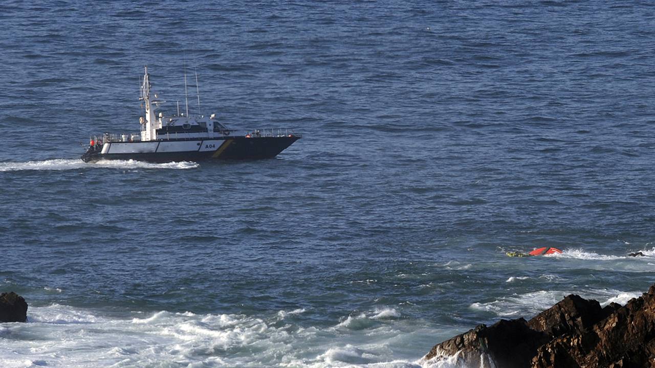 Акула утащила под воду запутавшегося в рыболовных снастях рыбака