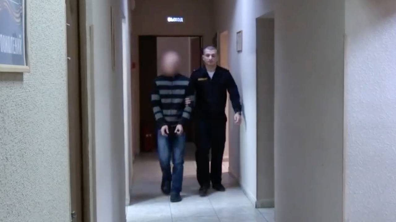 Ограбивший по указу аферистов МФО и совершивший два поджога россиянин попал на видео