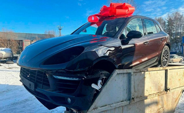 В РЭО пригрозили штрафом жителю Мытищ за выброшенный на помойку Porsche