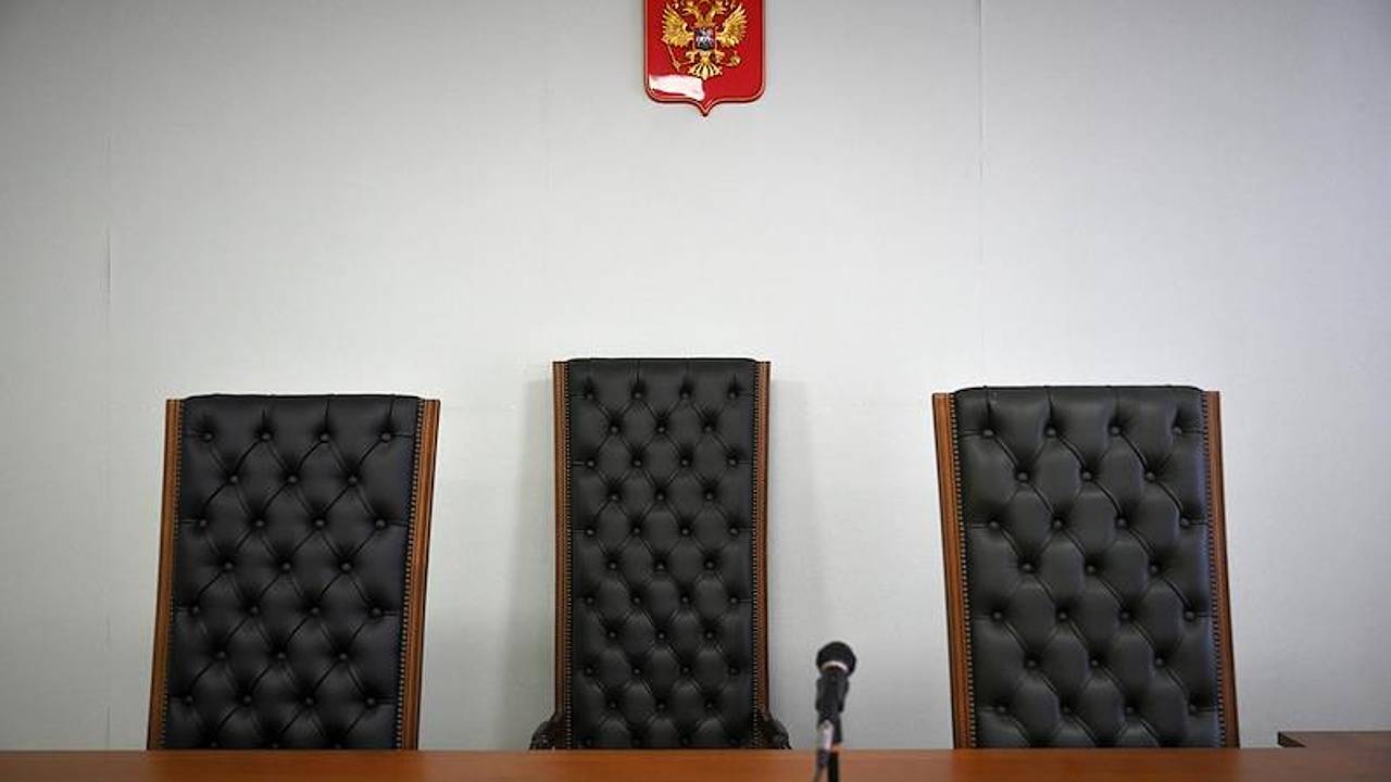 Пенсионерка довела соседа топотом и получила штраф