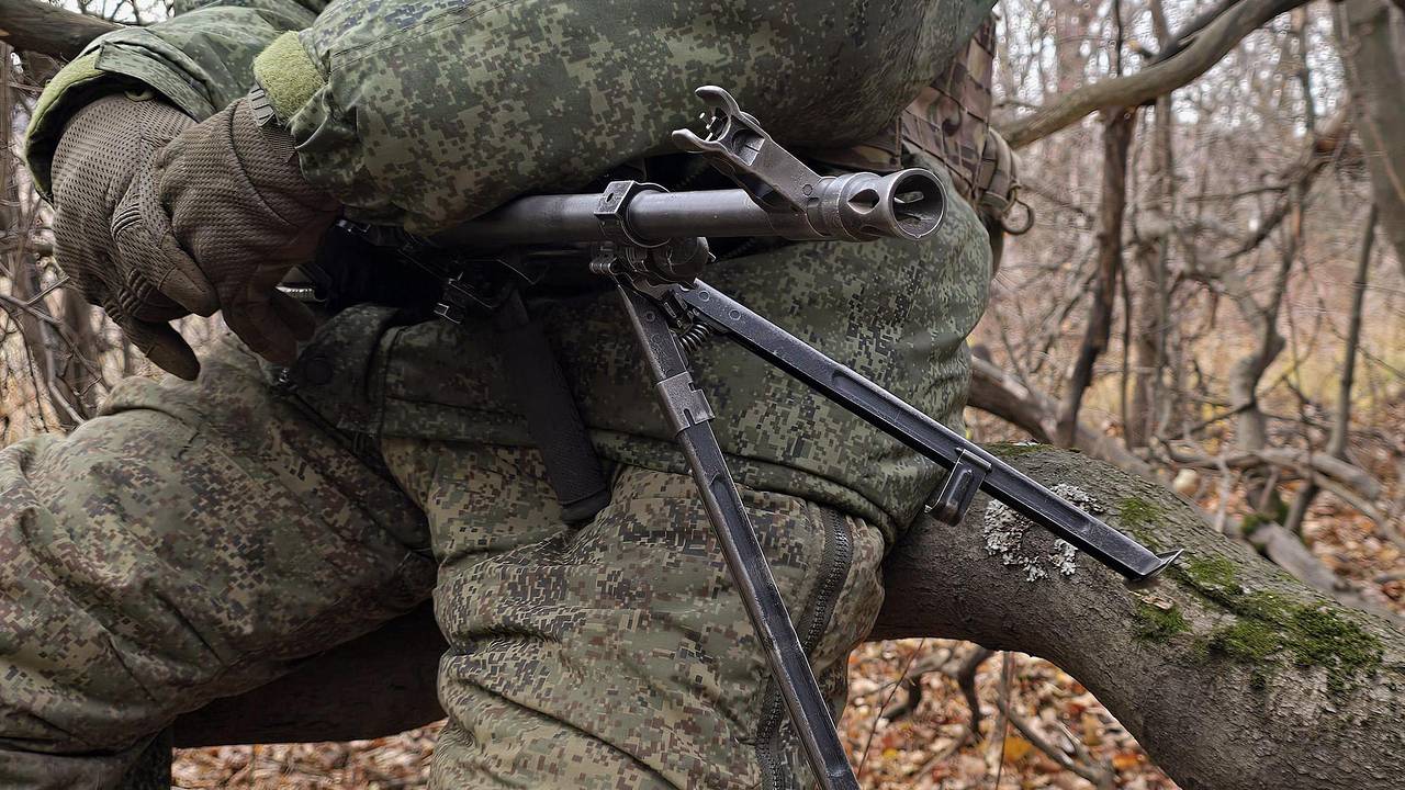 Вооруженный солдат попался полиции после побега с полигона в российском регионе