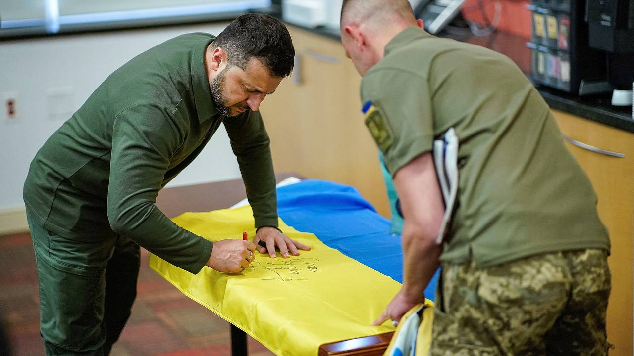 Украину сравнили с подгоняемым в могилу пенсионером