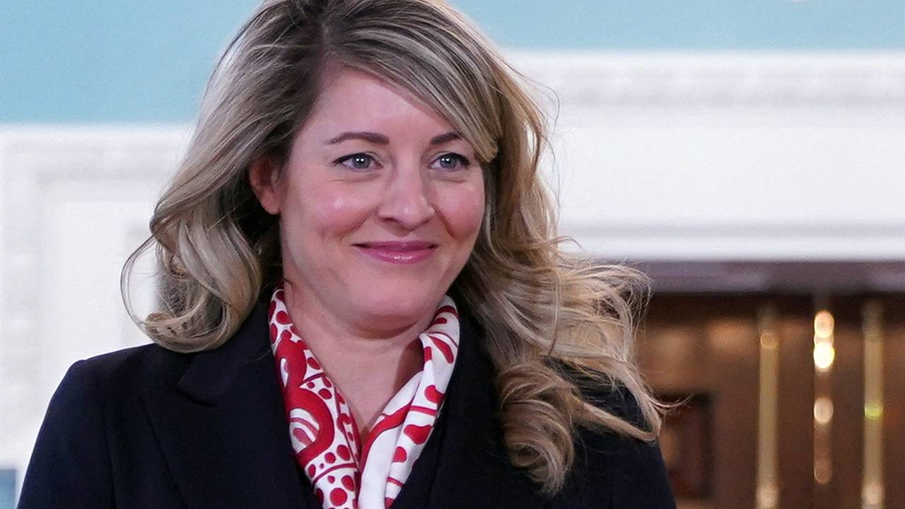 Захарова назвала выступление главы МИД Канады безумным