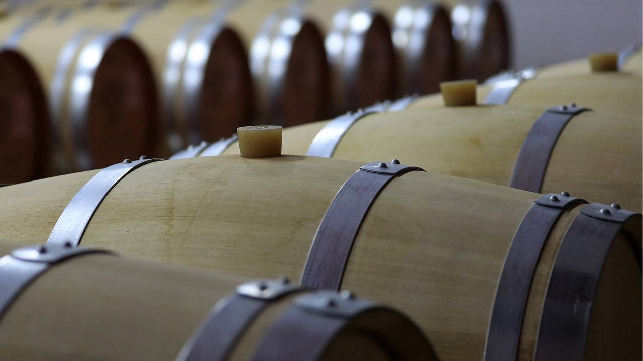 Растущую популярность игристых вин в России объяснили