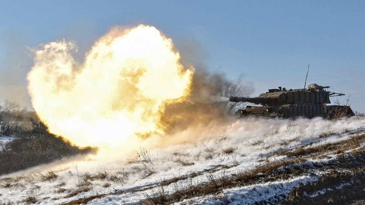 «Прямой наводкой били из танка». Боец ВС России рассказал, что ВСУ атаковали жилые дома в Курской области