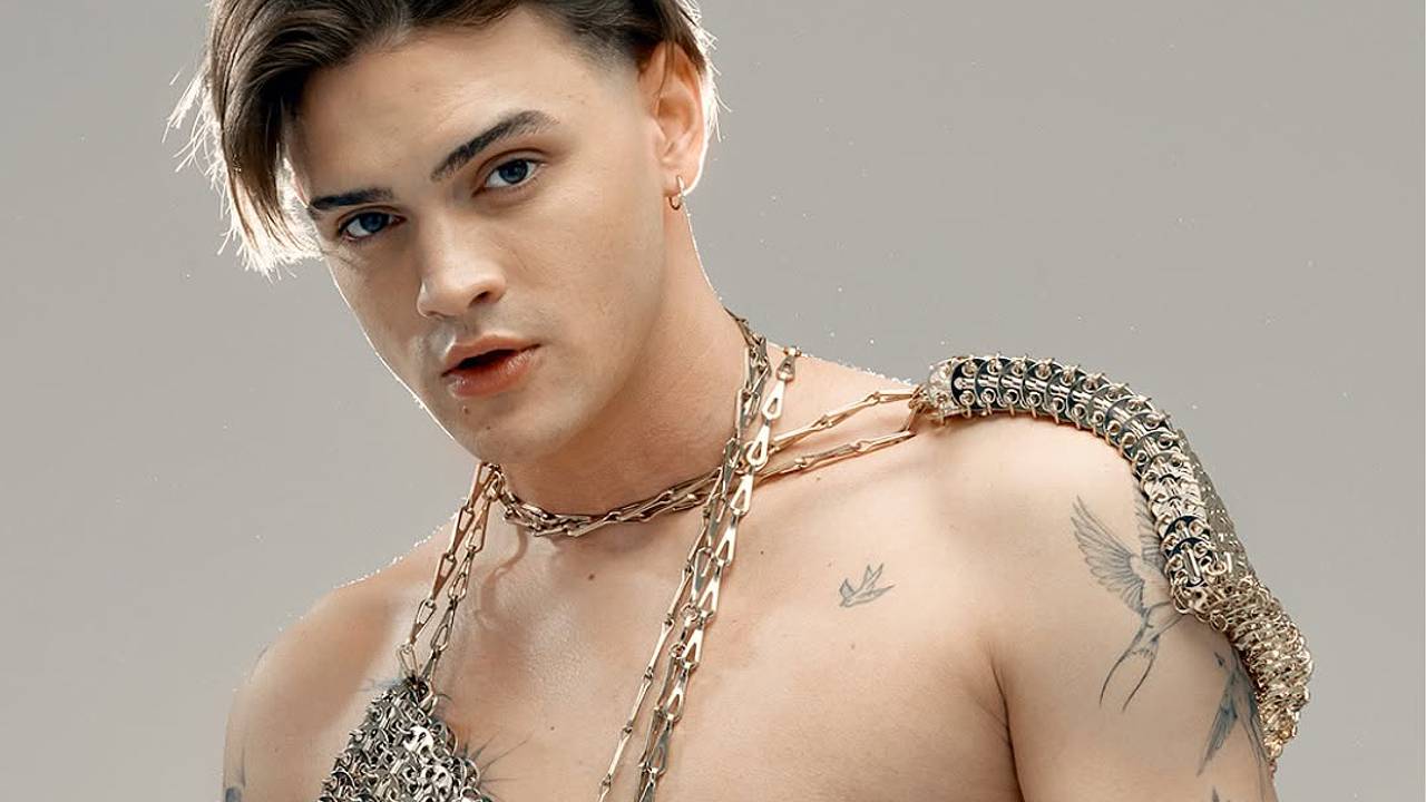 Популярный испанский актер снялся с голым торсом для Esquire
