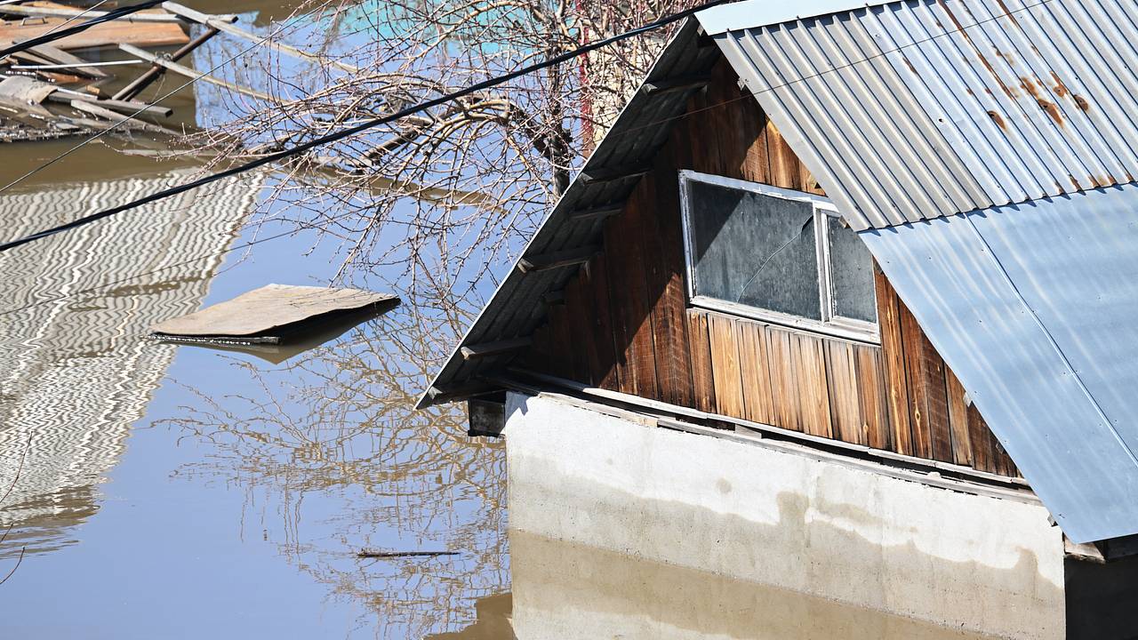 Пострадавшим от паводков в Оренбурге предоставят жилье из маневренного фонда