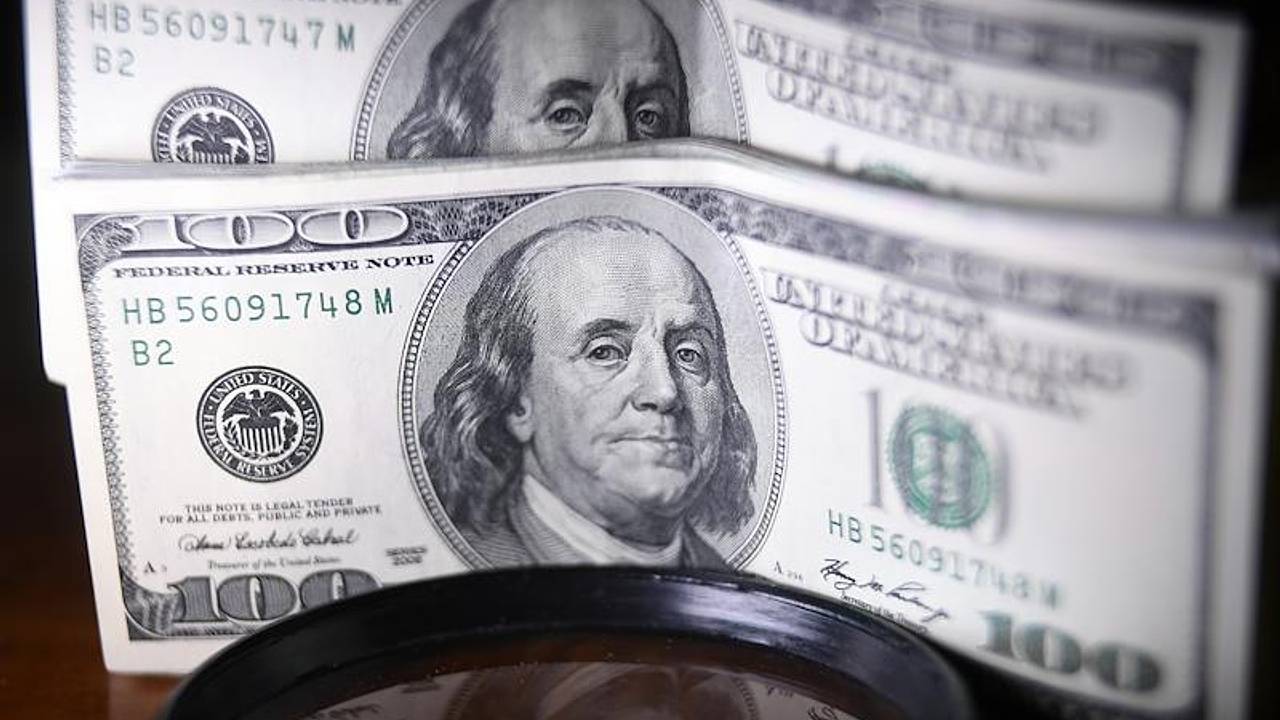 ЦБ резко повысил официальный курс доллара