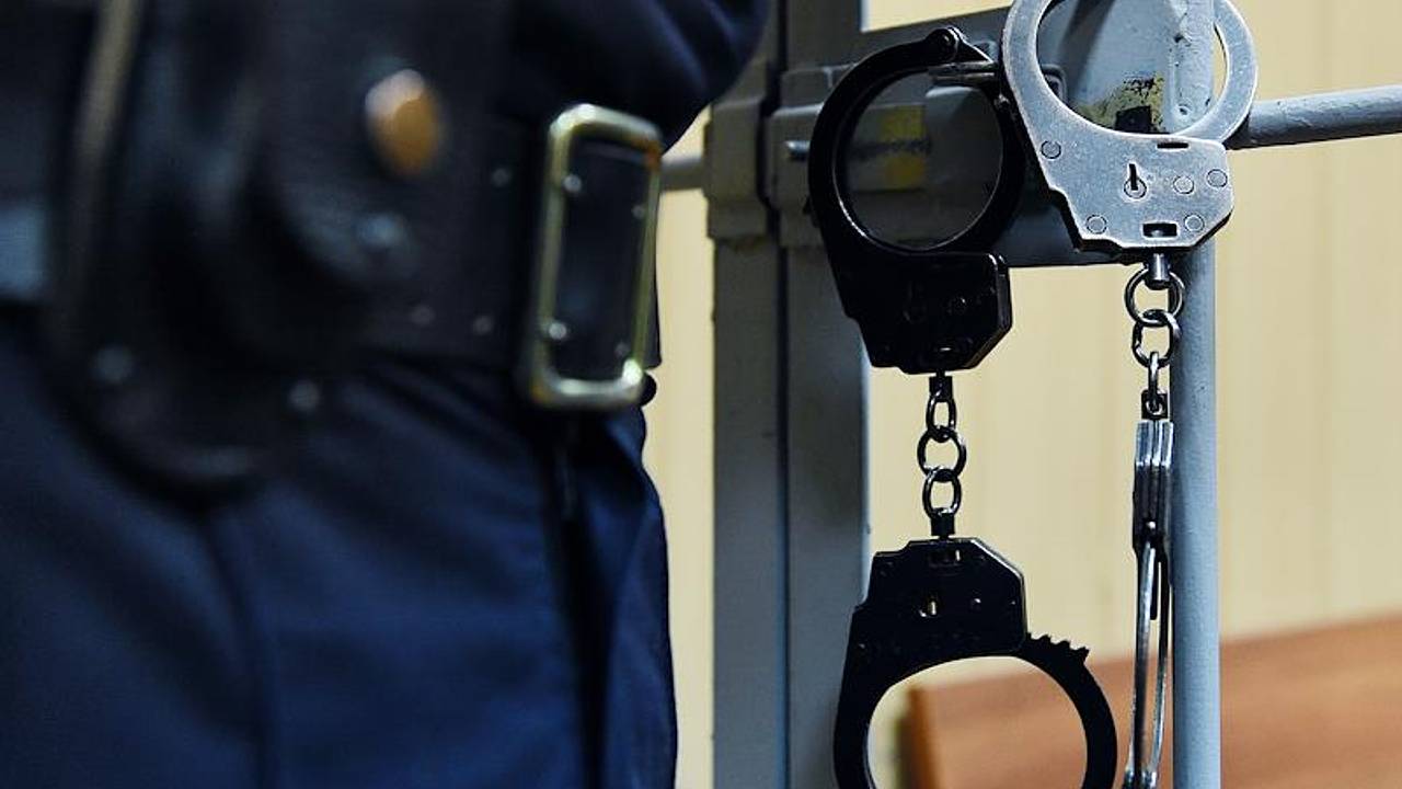 Россиянин толкнул женщину под машину и получил почти десять лет колонии
