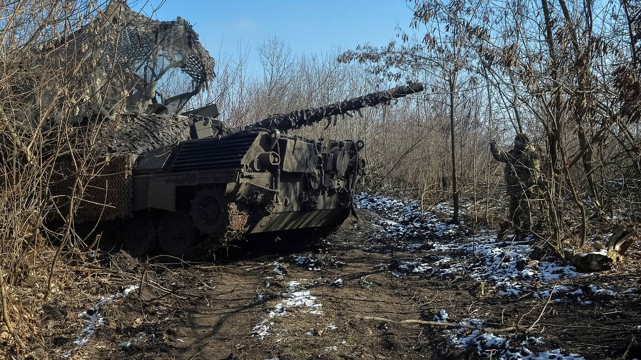 Появилось видео с российскими военными на захваченном немецком танке Leopard ВСУ