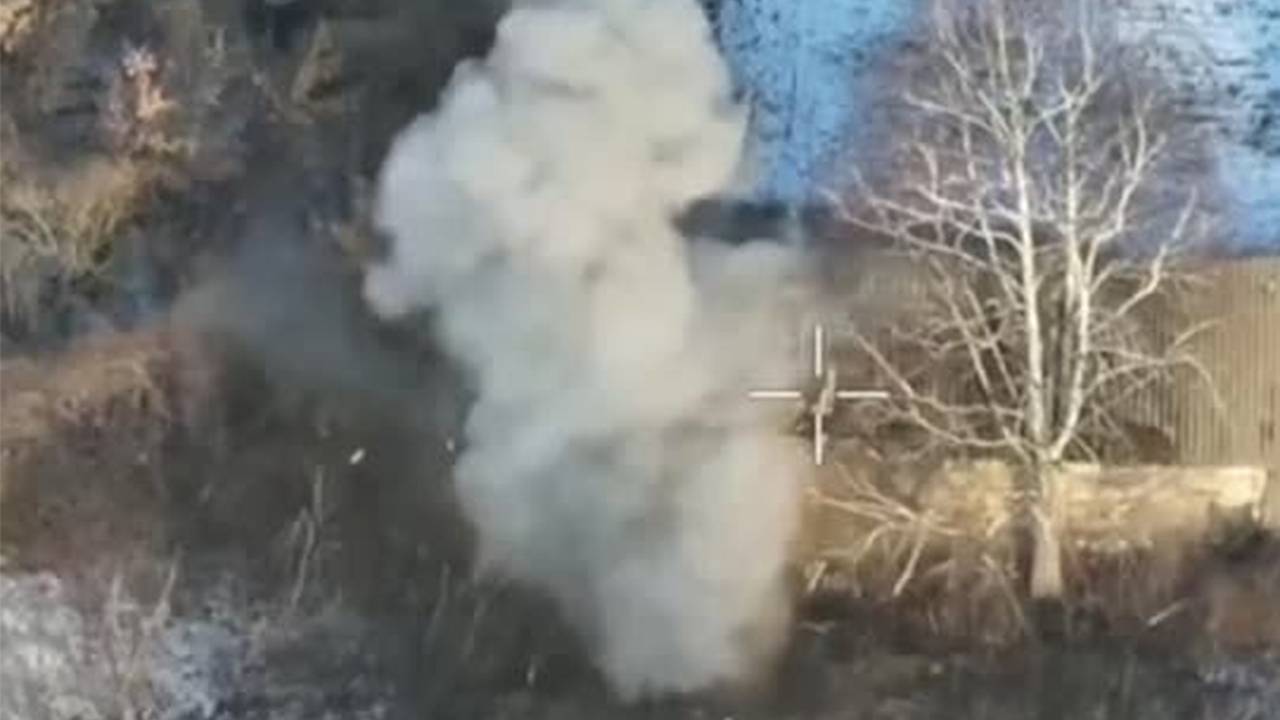 Появилось видео с уничтожением техники ВСУ в Курской области