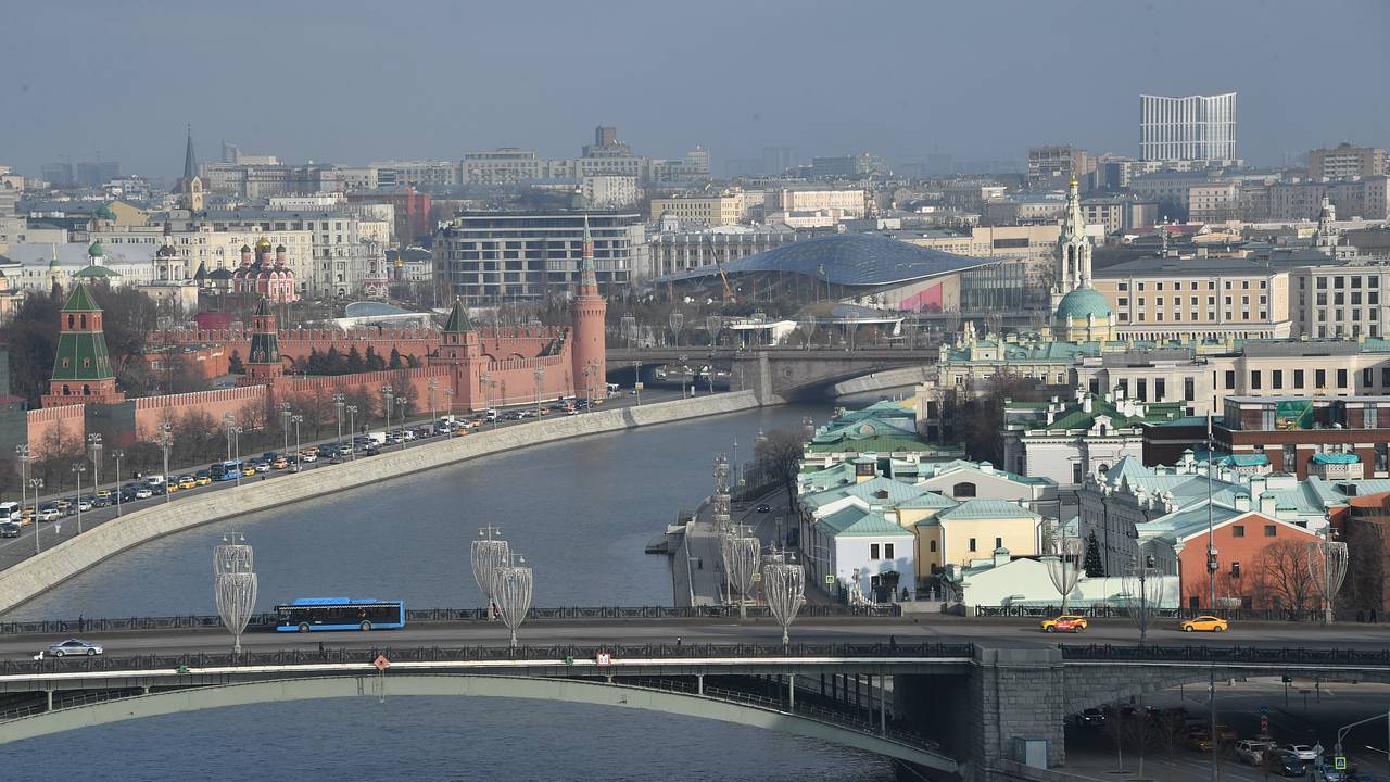 Москвичей предупредили о скачке давления