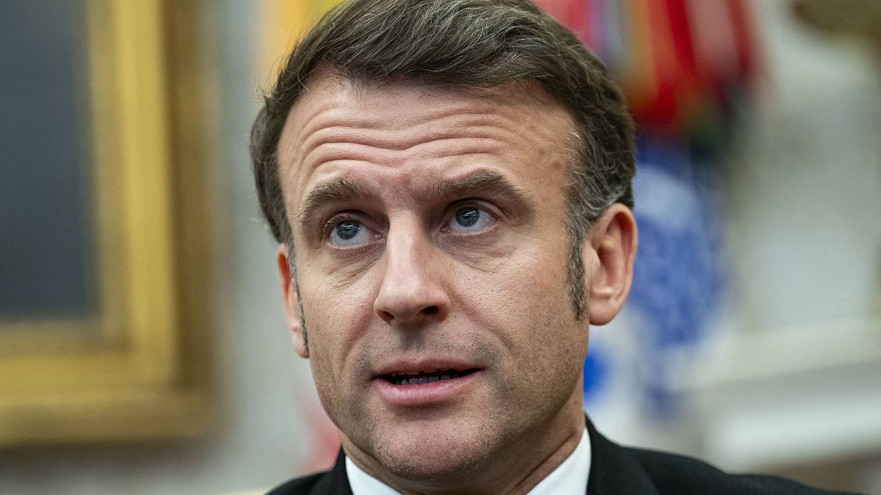 Макрон провел телефонный разговор с Зеленским после скандала с Трампом