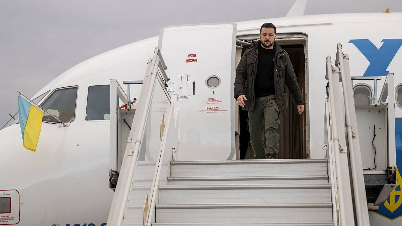 Самолет Зеленского прибыл в Лондон
