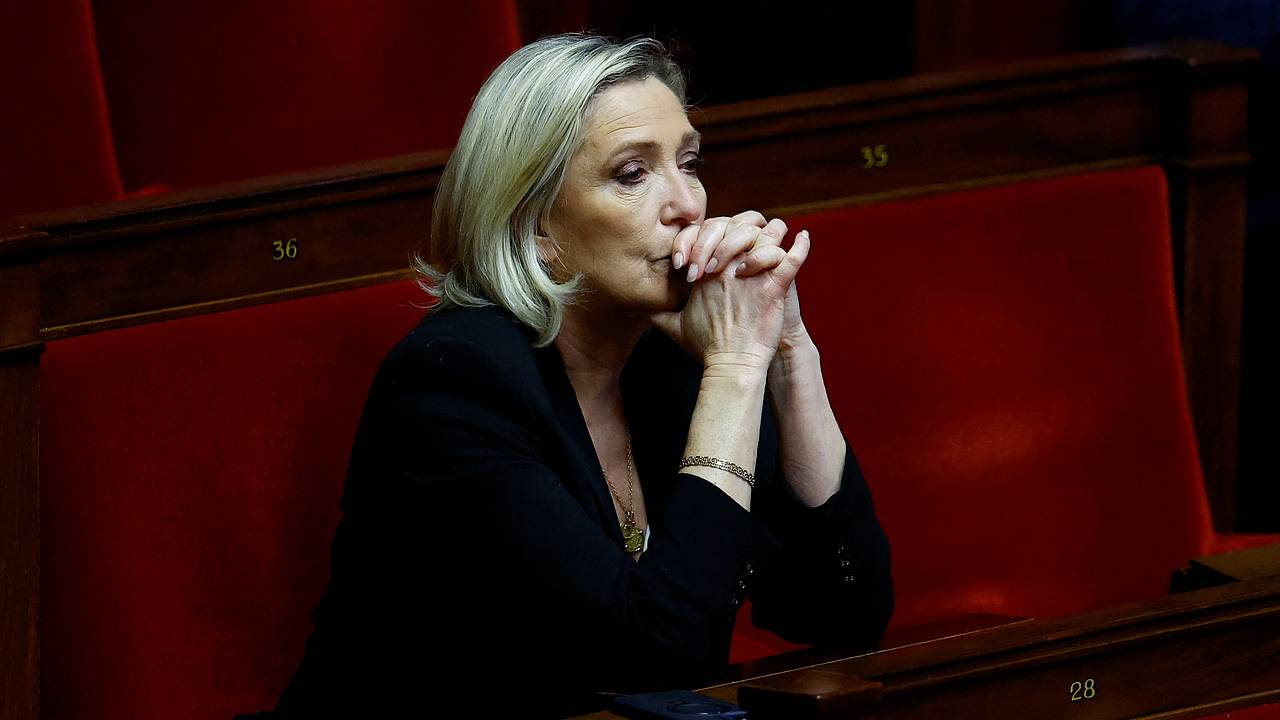 Ле Пен выступила против идеи делиться французским ядерным арсеналом