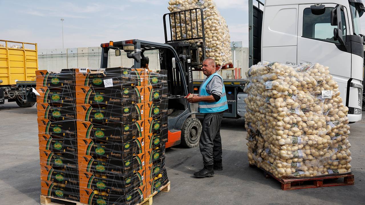 Израиль остановил поставку гуманитарной помощи в сектор Газа