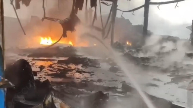Пожарные ликвидировали открытое горение на складе в Подмосковье