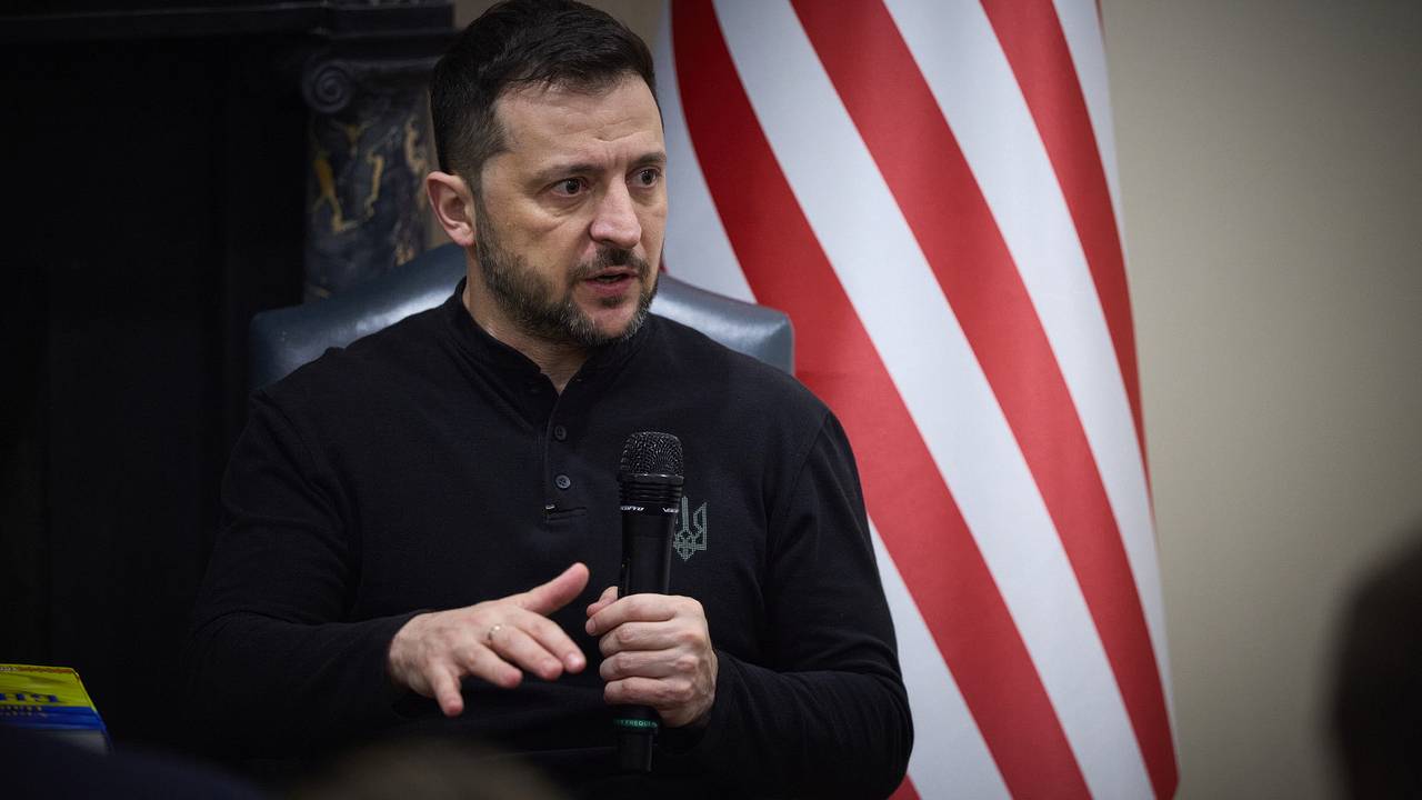 На Западе назвали Зеленского подделкой из-за его подарка Трампу