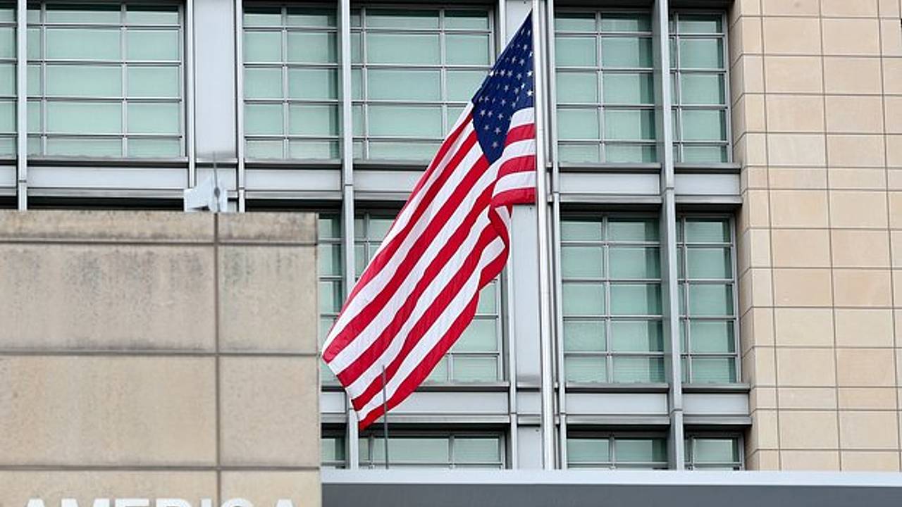 В США ответили Зеленскому на желание подписать сделку после перепалки с Трампом