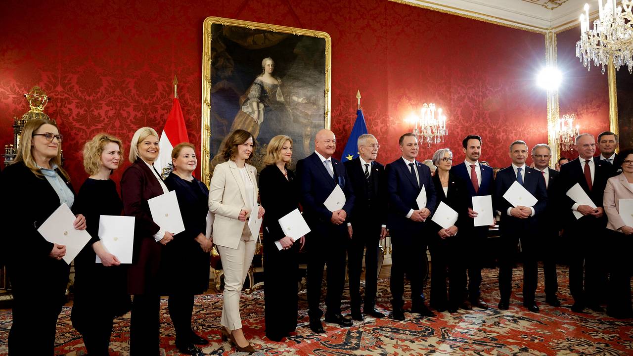 В Австрии привели к присяге правительство без выступающей за снятие санкций с РФ партии