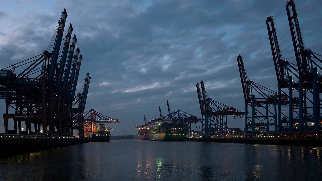 Близ порта Гамбурга произошел разлив нефтепродуктов