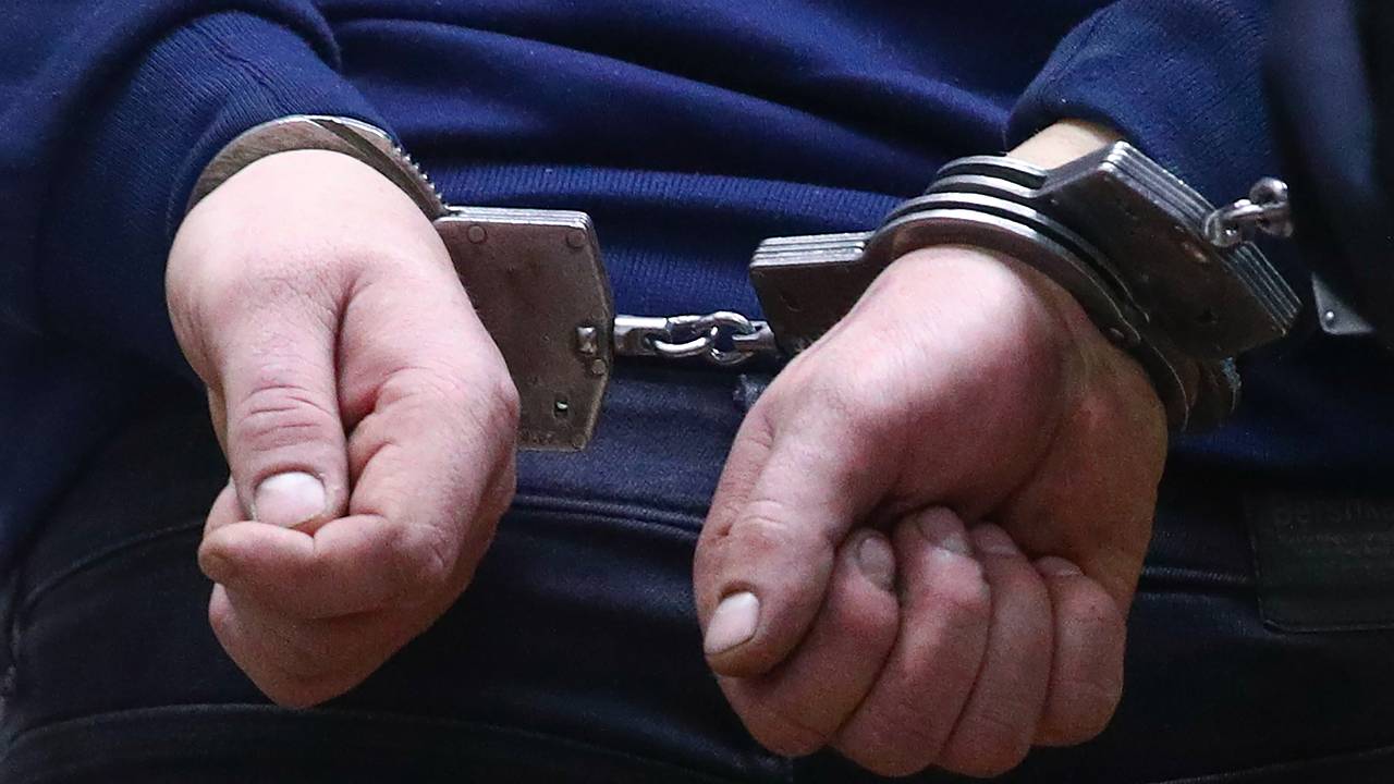 Россиянин ударил полицейского о стену и попал под следствие