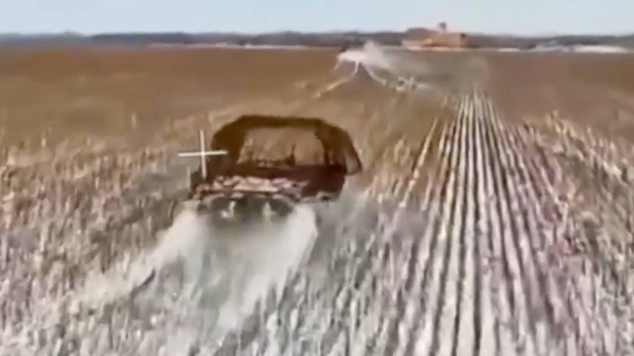 Появилось видео уничтожения двух украинских БМП и гаубицы в Курской области