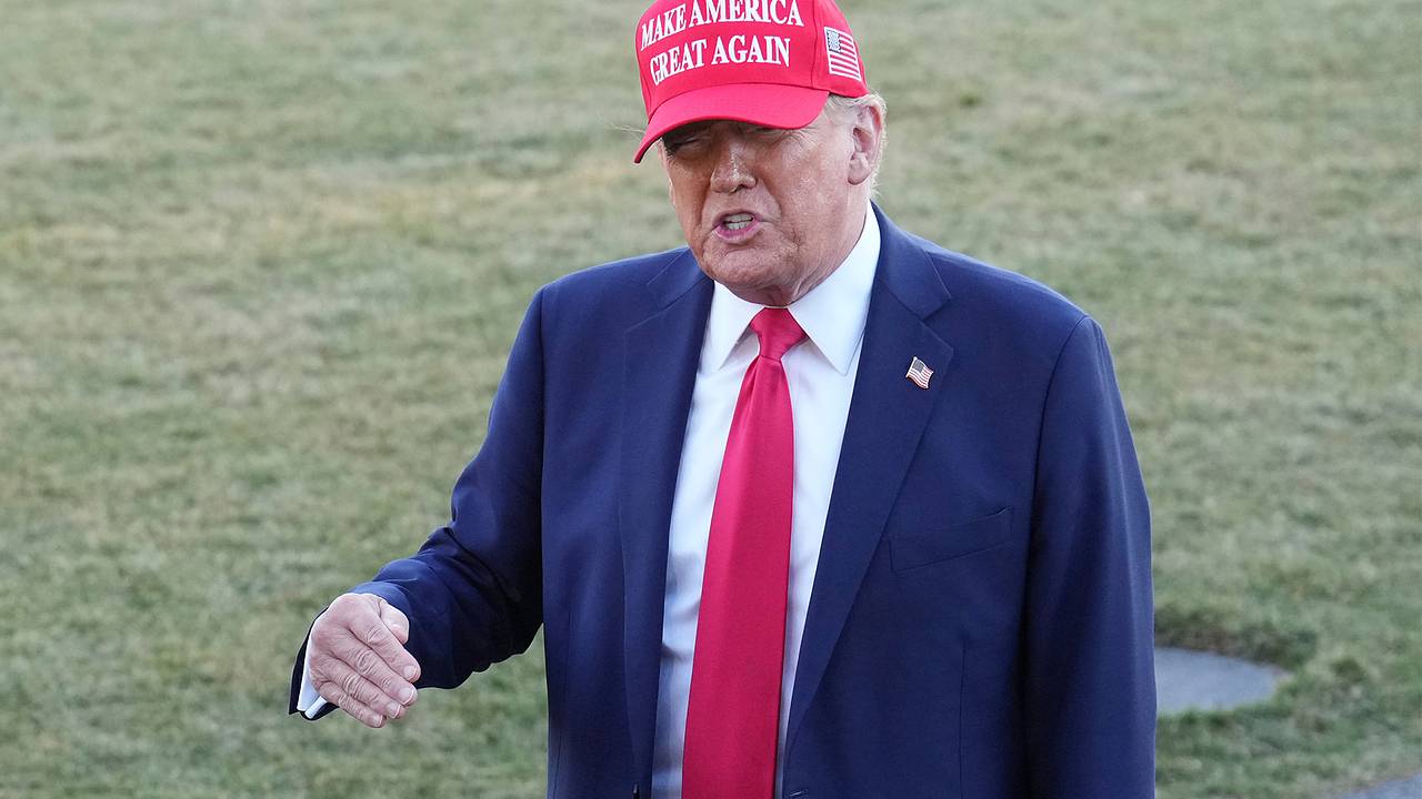 Трамп обсудит остановку помощи Украине