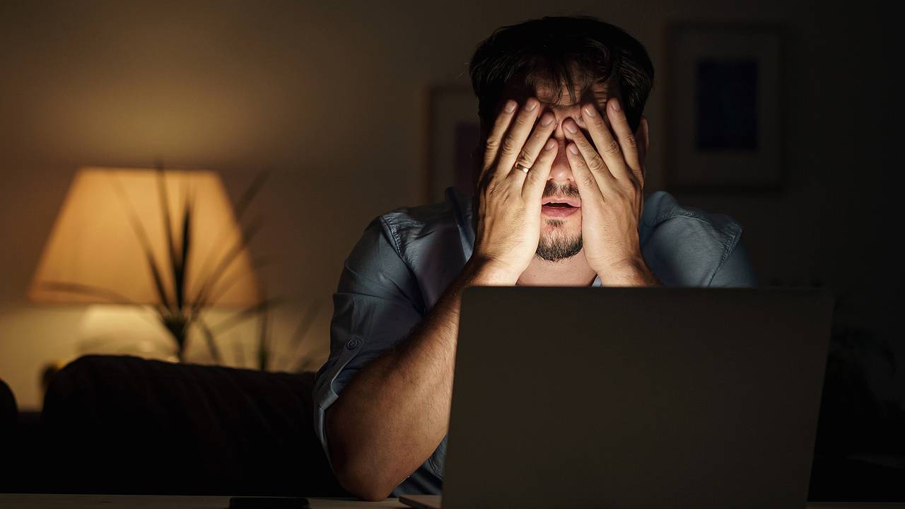 Мужчина влюбился в искусственный интеллект и потерял 2,4 миллиона рублей
