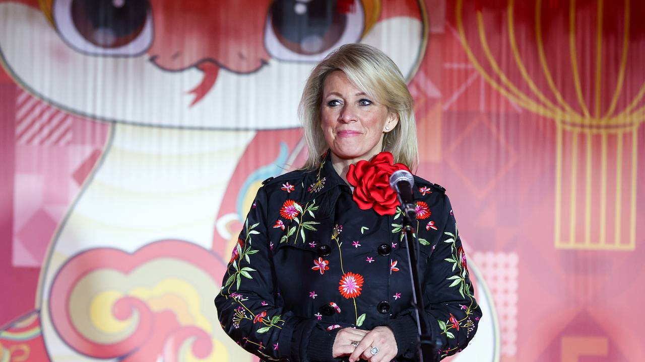 Захарова сравнила премьера Британии с педофилом-клептоманом