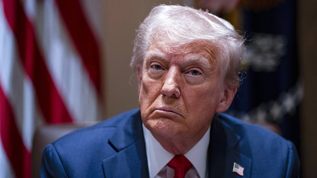 Трамп захотел прекратить военную помощь Украине