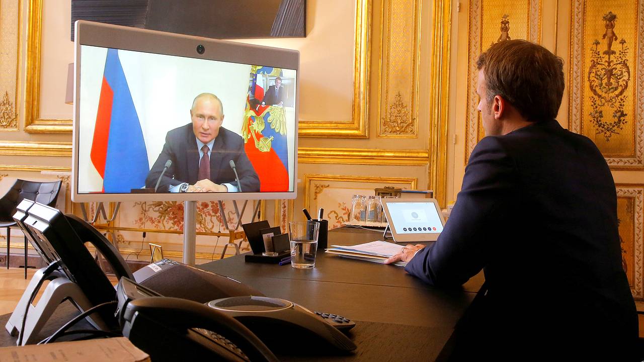 Песков ответил на вопрос о телефонном разговоре Путина и Макрона