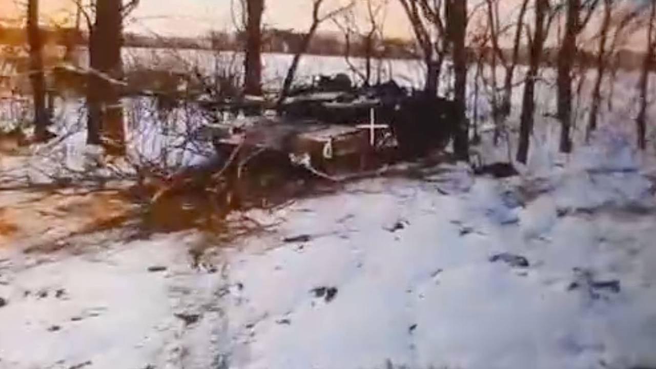 Уничтожение Росгвардией танка ВСУ в Курской области попало на видео