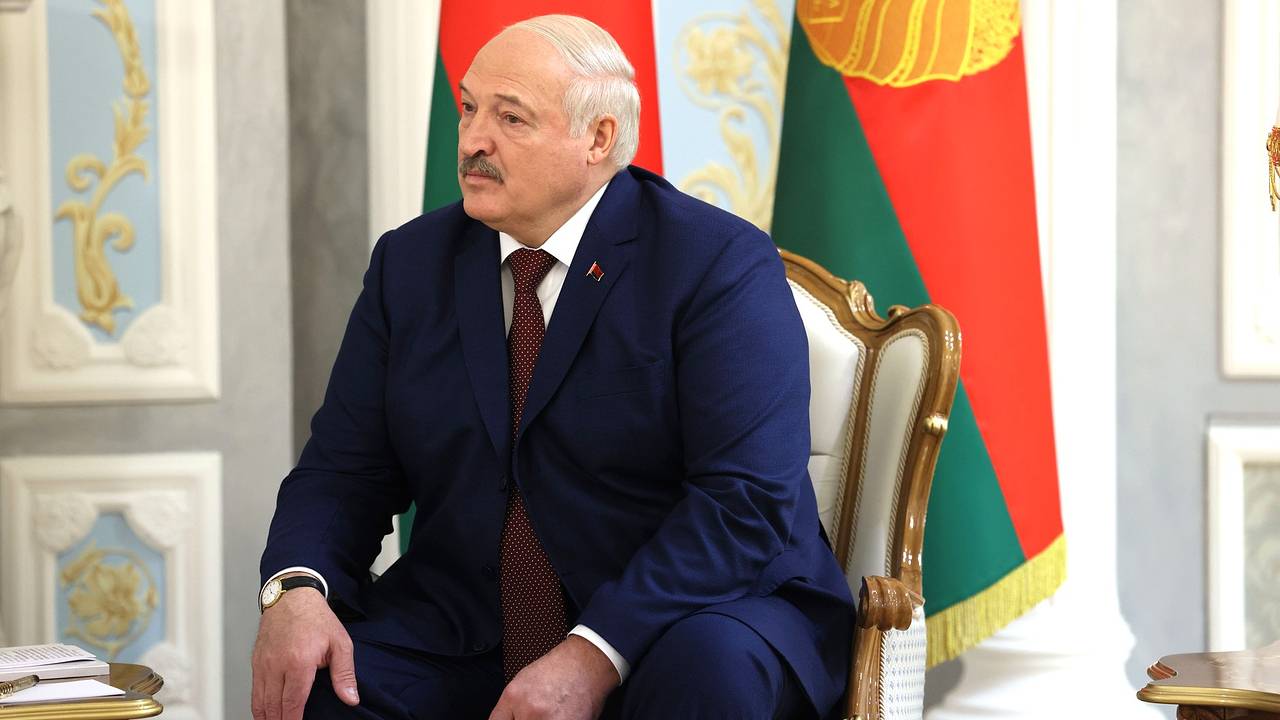 Лукашенко подписал союзнический договор с Россией о гарантиях безопасности