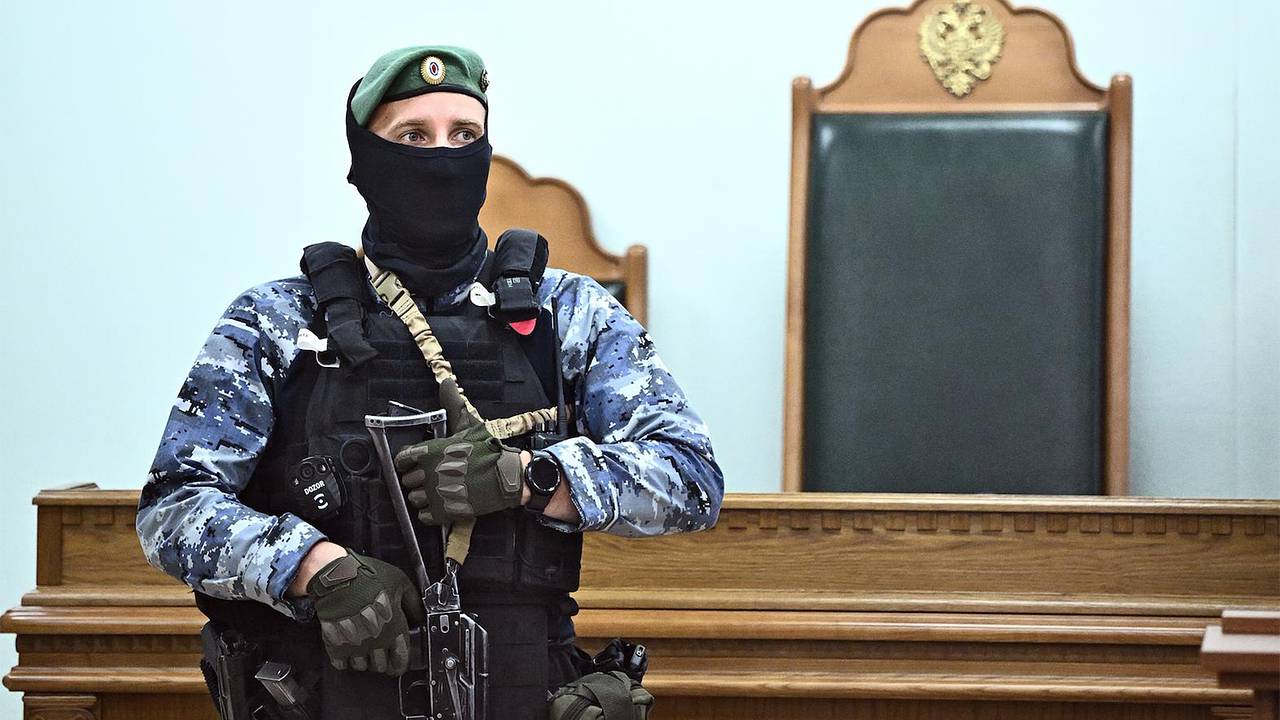 Российского офицера осудили за взятки с желавших повоевать на ЗРПК подчиненных
