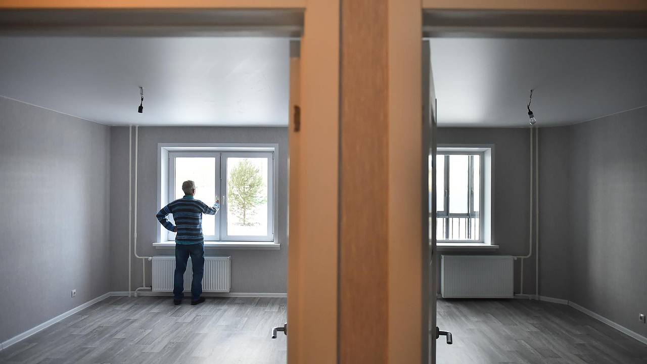 В российском городе пожаловались на опасные трещины в новом доме