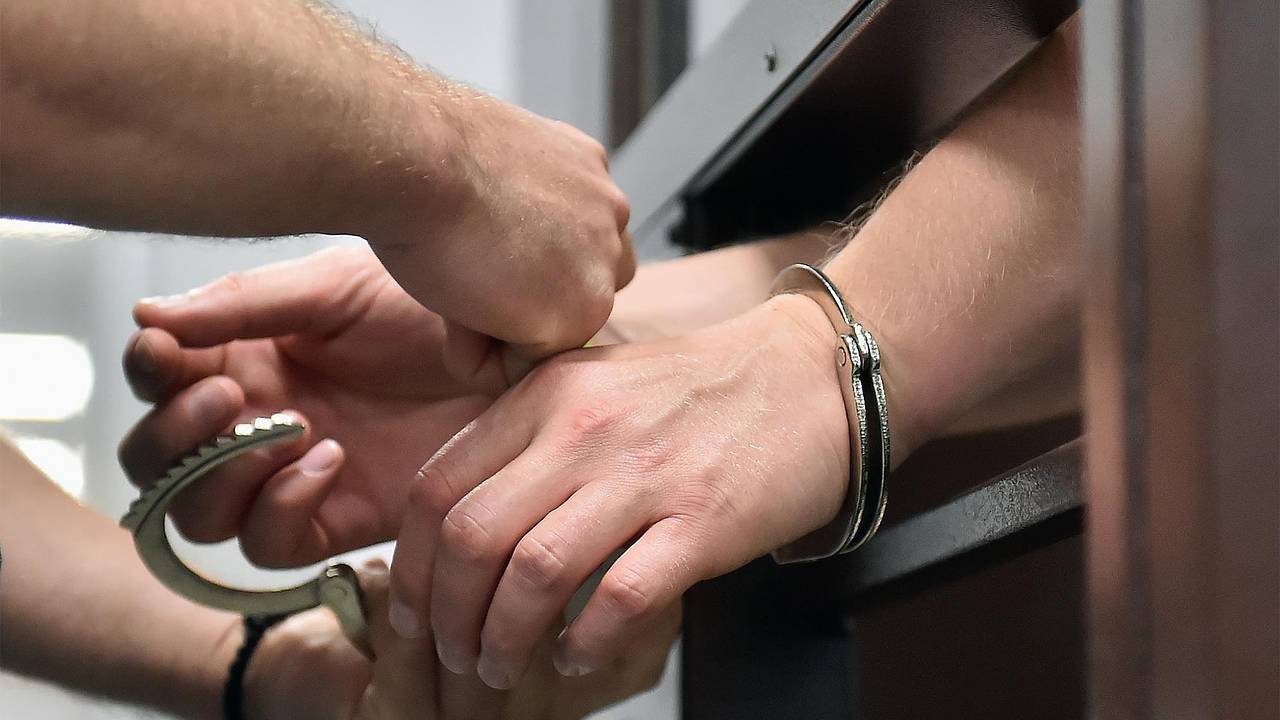 Пьяный россиянин проник в чужой гостиничный номер и надругался над школьницей