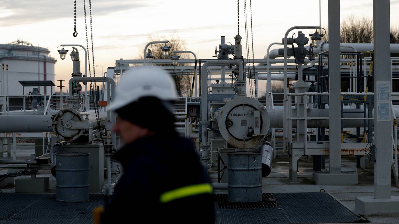 Чешские НПЗ запросили нефть из резервов после остановки поставок из России