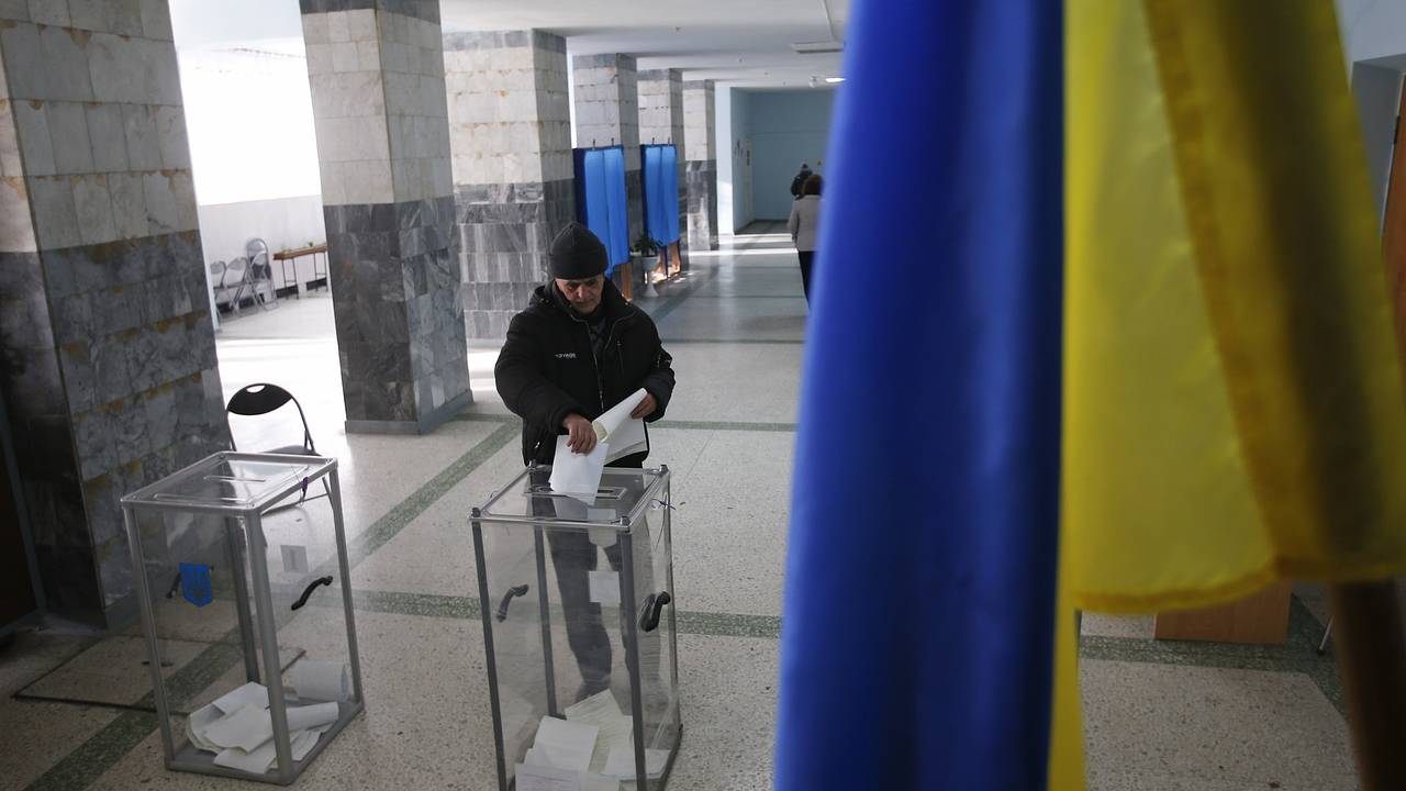 Медведчук назвал условие проведения выборов на Украине